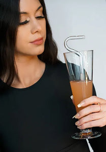 Lipzi - a better straw for your lips.